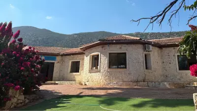 MEB İnceleme Başlattı: Öğretmenin Kızı Geri Kalınca Sınıfın Eğitimi Aksadı