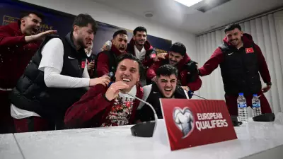 Montella'ya Sürpriz Kutlama: Milli Takım Basın Toplantısını Sulu Kutlamayla Renklendirdi