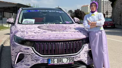 Mor tutkusu Togg'a özel halı kaplama yaptırdı!