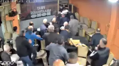 Müzik Sesi Camı Titretince Deprem Sanıp Kaçtılar