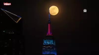 New York'ta 'Pembe Ay' Manzaraları: Empire State Binası'nı Aydınlatan Dolunay