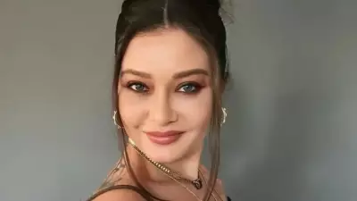 Nurgül Yeşilçay bahçesini rengarenk çiçeklerle donattı
