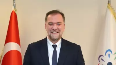 Onursal Adıgüzel'in tanımadığını söylediği şüpheliyle fotoğrafı belediye sitesinde çıktı