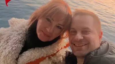 Pınar Altuğ ve Yağmur Atacan'ın 18. Evlilik Yıldönümü Sürprizi: Paris Stadyumunda Kutlama