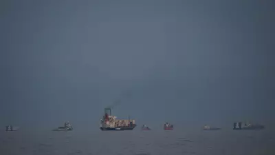 İran Hürmüz Boğazı'nı Yeniden Kapattı: ABD Ablukası ve Petrol Fiyatlarına Etkisi