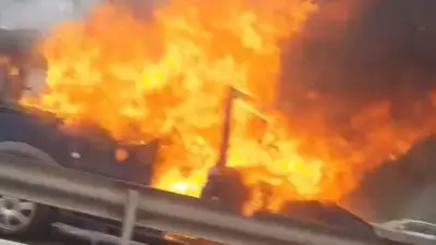 Sancaktepe'de Panik Anları: Seyir Halindeki Araç Alev Topuna Döndü!