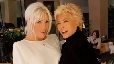 Semiramis Pekkan Kanser Tedavisini Atlattı, Peruksuz Haliyle Konserde Görüntülendi