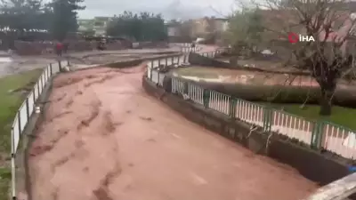 Siirt'te Sağanak Yağış Sele Dönüştü, Kurtalan'da Ev ve İş Yerleri Sular Altında Kaldı