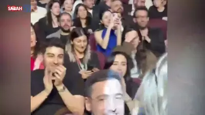 Simge Sağın Ödül Töreninde Yeni Aşkı DJ İlkay Şencan'ı Öpücüklere Boğdu