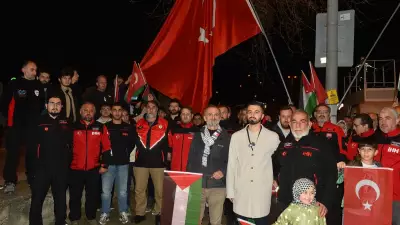 İsrail'in İdam Yasasına Araç Konvoyuyla Büyük Tepki: 'Bu Irkçı Apartheid'dir'