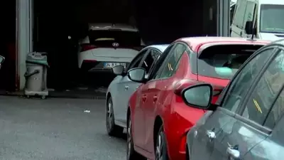 İstanbul'da Yağmurla Birlikte Çamur Yağdı, Oto Yıkamacılar Dolup Taştı