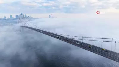 İstanbul'da Yoğun Sis Boğaz'da Büyüleyici Görsel Şölen Oluşturdu