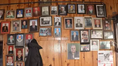 Tokat Niksar'daki Kıraathanenin 'Vefa Duvarı' 40 Yıldır Kayıpları Yaşatıyor