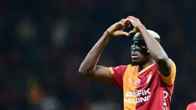 Victor Osimhen Gladyatör Kılığında Geri Dönüyor: Maskeye Bandaj Eklendi