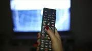 24 Nisan 2026 TV Yayın Akışı: Kızılcık Şerbeti, Arka Sokaklar ve Taşacak Bu Deniz Yeni Bölüm