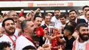 24 yıl sonra 1. Lig'e yükselen Batman Petrolspor kupasını kaldırdı