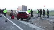 Aksaray'da TIR kazasına yardım eden araca çarpma: 6 yaralı