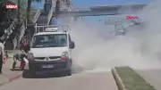 Antalya'da Kamyonette Çıkan Yangını Yoldan Geçen Sürücüler Söndürdü