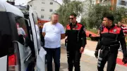 Antalya'da Polis Kovalamacası: Saat ve Telefon Dolu Poşetler Yola Atıldı