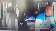 Arnavutköy'de okul servisi ile kamyonet kafa kafaya çarpıştı: Öğrenci koridora uçtu
