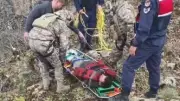 Artvin'de Zorlu Dağlık Arazide Yaralanan Kişi TSK Helikopteriyle Kurtarıldı