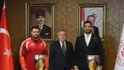Bakan Bak, Avrupa şampiyonu milli güreşçileri ağırladı