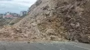 Batman'da Şiddetli Yağışlar Heyelanı Tetikledi: Üniversite Yolu Kısmen Kapandı