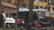 Beyoğlu'nda Dolmuş Kazası: Araç Bariyerlere Çarptı, Yaralılar Var