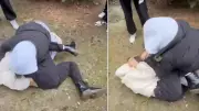 Bolu'da Liseli Kızların Park Kavgası: Yerdeki Arkadaşlarını Dakikalarca Darbettiler