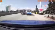 Bursa'da Trafikte Makas Atan Sürücü Kamerada: Tehlike Saniye Saniye Kaydedildi