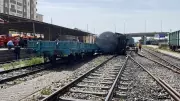 Diyarbakır'da Yük Treni Raydan Çıktı, Akaryakıt Vagonu Devrildi