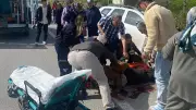 Düzce'de Otobüs Durağı Önünde Kaza: Yolun Karşısına Geçmek İsteyen Adama Cip Çarptı