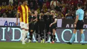 Galatasaray, Göztepe'yi 2-0 Yendi; Gündoğan'ın Jestine Dikkat Çekti
