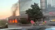 Şişli'de plazanın otoparkında elektrikli cip alev alev yandı