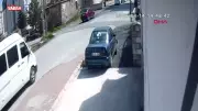 Kayseri'de İki Minibüs Çarpıştı: 8 Kişi Yaralandı, Kaza Anı Kameralara Yansıdı
