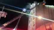 Küçükçekmece'de Otel Terasında Çıkan Yangın İki Kişiyi Mahsur Bıraktı