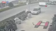 Konya'da Sürücüsüz Minibüs Yola Çıktı, Araçların Arasına Daldı