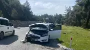 Manisa'da İki Araç Çarpıştı: 4 Kişi Yaralandı, Hayati Tehlike Yok