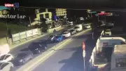 Seyrantepe'de trafik levhasına çarpıp takla atan araç kamerada