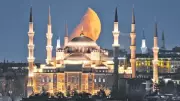 Sultanahmet'te Yarım Ay Manzarası Büyüledi