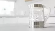 Suyu Tekrar Kaynatmak Zehirliyor mu? Uzmanlar Bilimsel Gerçeği Açıkladı!