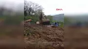 Trabzon Ortahisar'da heyelan: Mahalle yolu ulaşıma kapandı
