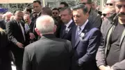Özel'den Kılıçdaroğlu'nun Selam Vermediği İddiasına Net Yanıt: 'Ortam Kalabalıktı, Dalgınlıktır'