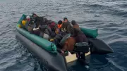 İzmir Açıklarında Düzensiz Göçmen Operasyonu: 43 Kişi Yakalandı