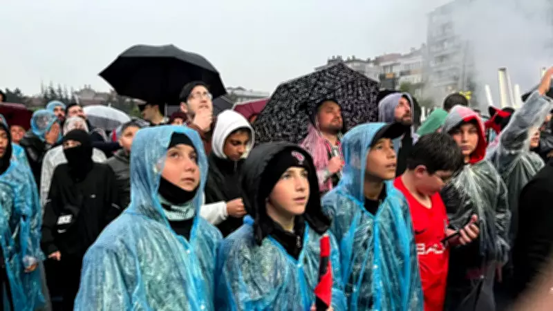 1. Lig finali Çorum'da yağmur altında dev ekrandan izlendi