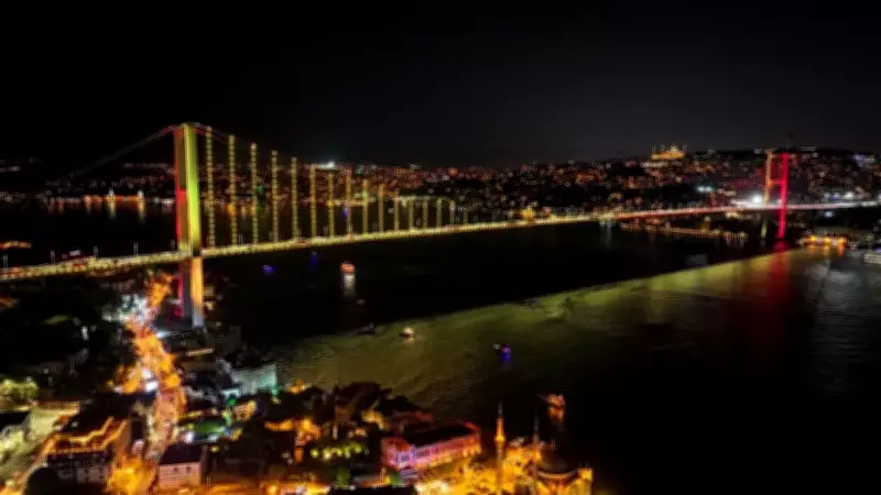 15 Temmuz Şehitler Köprüsü Galatasaray'ın Sarı-Kırmızısına Büründü
