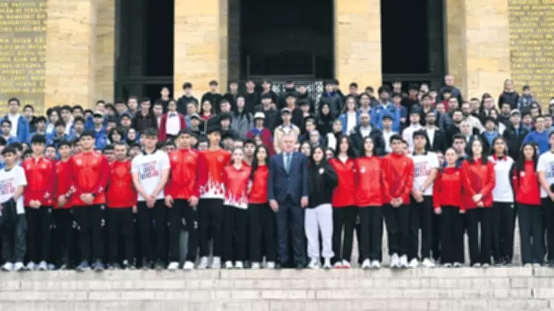 81 ilden gençler Anıtkabir'de buluştu: 19 Mayıs coşkusu