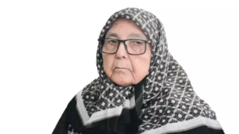 91 yaşındaki Pembe teyze evinden online muayene oldu