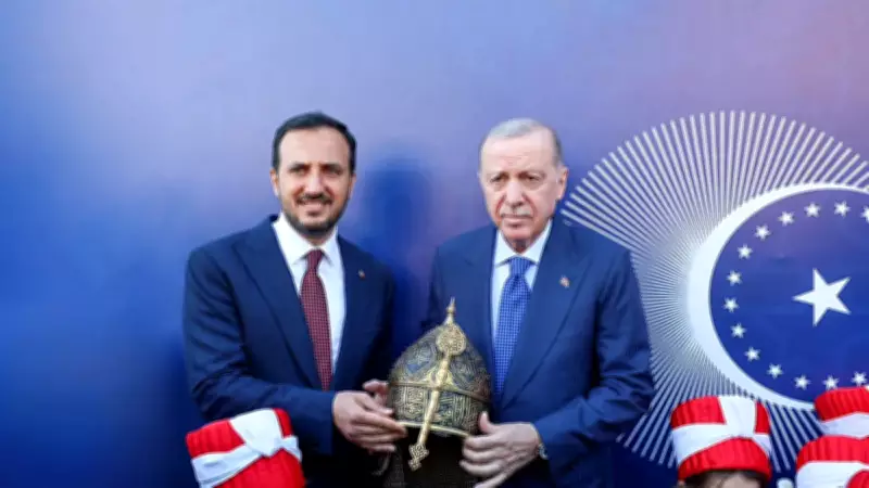 AK Parti İstanbul'dan Erdoğan'a Fetih Ruhunu Yansıtan Miğfer Hediyesi