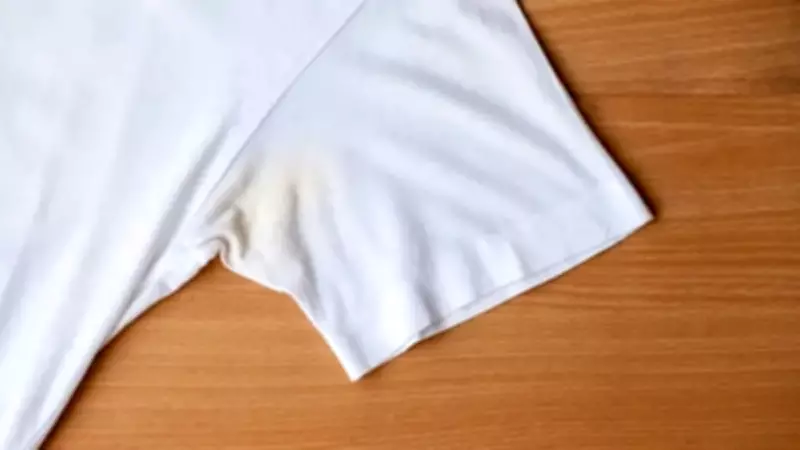 Açık Renk Kıyafetlerde Deodorant Lekesine Son! Uzmanlardan Pratik Çözümler